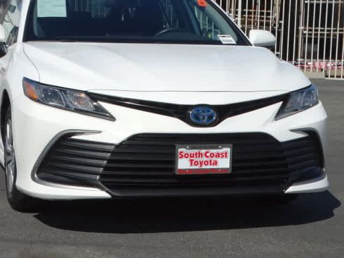 Certified 2021 Toyota Camry LE image 4
