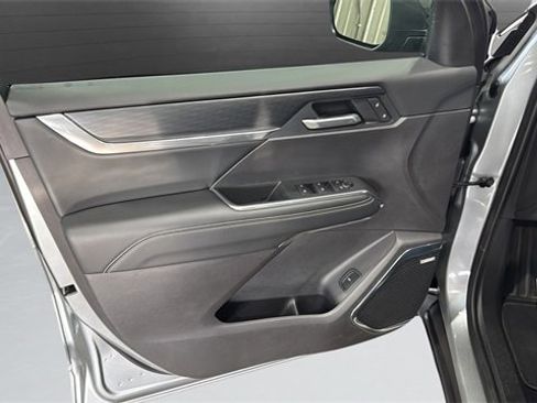 Used 2025 GMC Acadia Elevation image 35