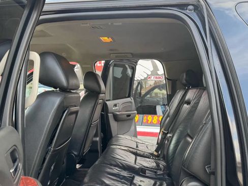 Used 2011 Cadillac Escalade ESV AWD image 19