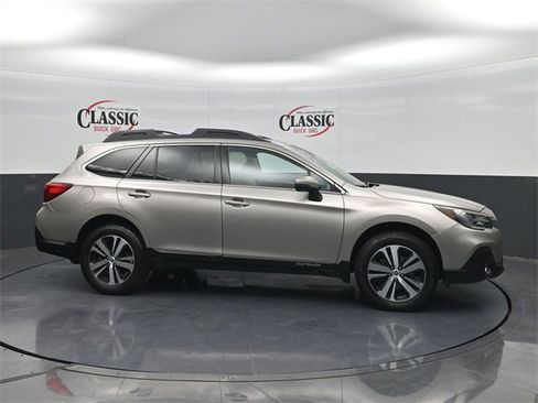 Used 2018 Subaru Outback 2.5i Limited image 6
