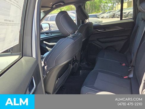 Used 2025 Jeep Grand Cherokee Laredo w/ Luxury Tech Group I AWD/4WD image 9