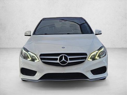 Used 2016 Mercedes-Benz E 400 4MATIC Sedan image 2