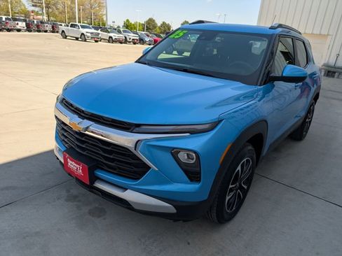 Used 2025 Chevrolet TrailBlazer LT AWD/4WD image 34