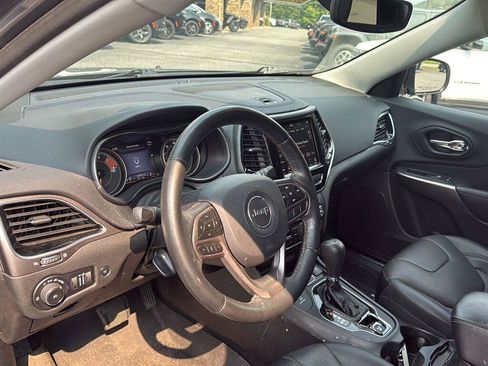 Used 2019 Jeep Cherokee Limited w/ Luxury Group AWD/4WD image 45
