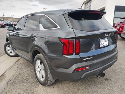 Used 2023 Kia Sorento LX image 3