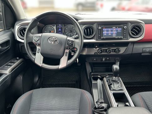 Used 2018 Toyota Tacoma SR5 image 22