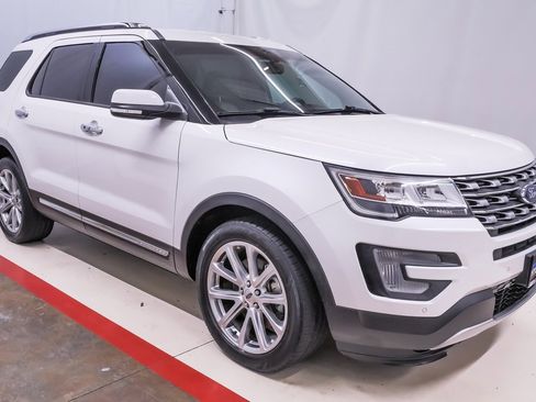 Used 2017 Ford Explorer Limited image 5