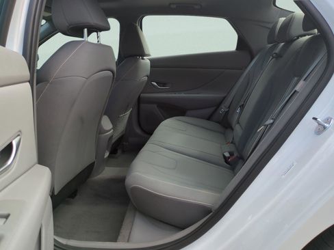 New 2025 Hyundai Elantra SEL FWD image 9