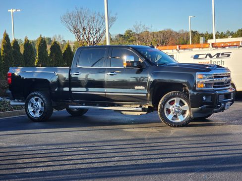 Used 2019 Chevrolet Silverado 2500 High Country w/ Duramax Plus Package image 3