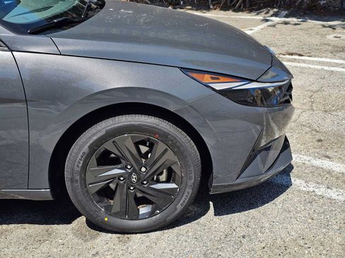 Used 2023 Hyundai Elantra SEL FWD image 9
