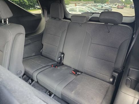 Used 2025 Chevrolet Traverse LT FWD image 11