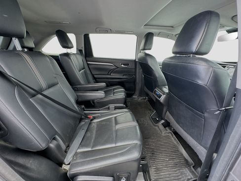 Used 2018 Toyota Highlander SE FWD image 20