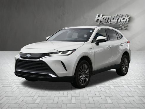 Used 2021 Toyota Venza XLE w/ Softex Package image 6