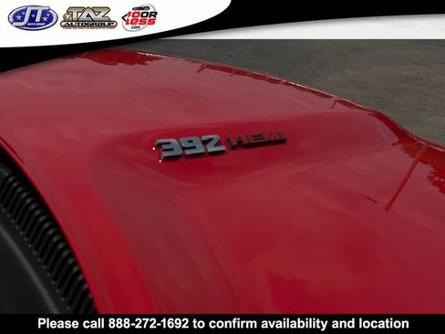 Used 2015 Dodge Challenger SRT image 9