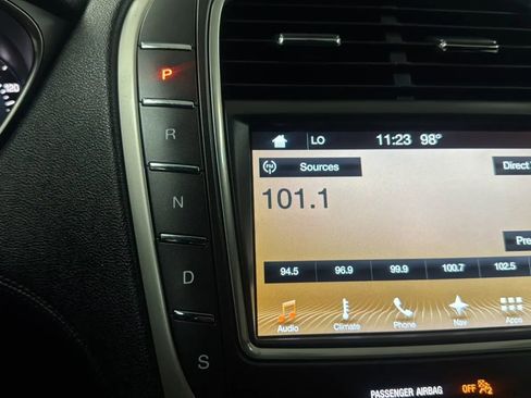Used 2017 Lincoln MKX Reserve FWD image 12