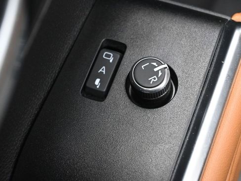 Certified 2025 Toyota Highlander Platinum image 12