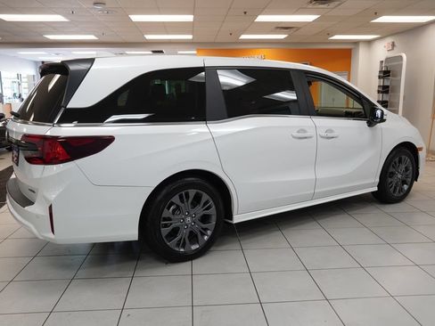 Used 2026 Honda Odyssey Touring image 12