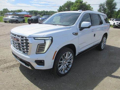 New 2026 GMC Yukon Denali w/ Denali Reserve Package AWD/4WD image 9