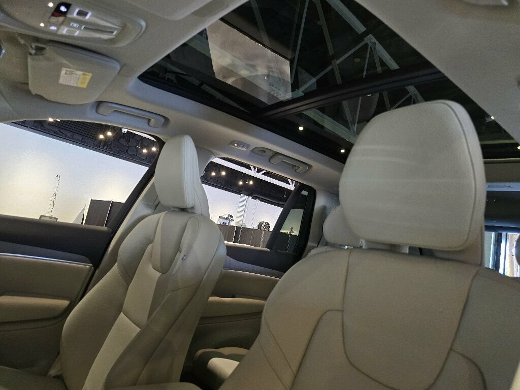 Used 2024 Volvo XC90 T8 Plus w/ Protection Package Premier AWD/4WD image 39