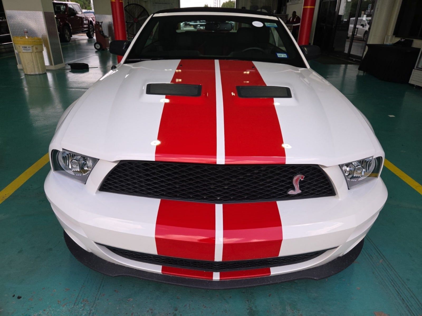 Used 2008 Ford Mustang Shelby GT500 RWD image 2