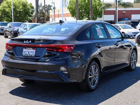 Used 2023 Kia Forte LXS FWD image 6