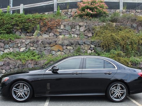 Used 2018 Mercedes-Benz E 400 4MATIC Sedan image 6
