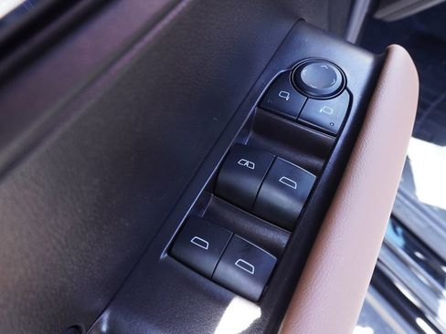 Certified 2025 GMC Canyon AT4 w/ Nightfall Edition AWD/4WD image 17