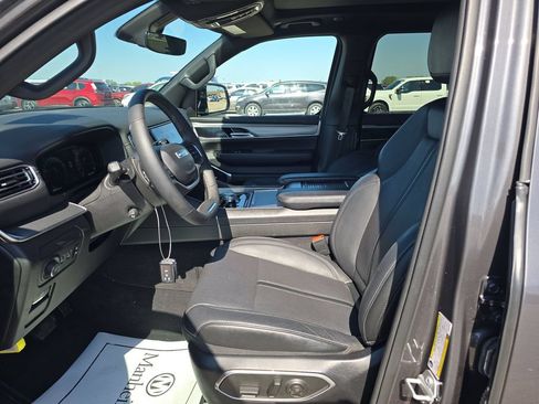 Used 2024 Jeep Wagoneer Series II RWD image 4