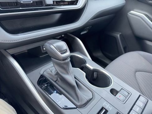 Certified 2022 Toyota Highlander LE image 16