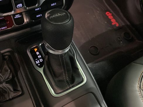 Certified 2025 Jeep Gladiator Mojave AWD/4WD image 19