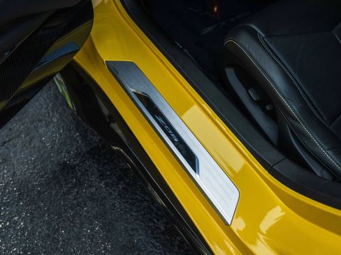 Used 2025 Chevrolet Corvette Z06 RWD image 16