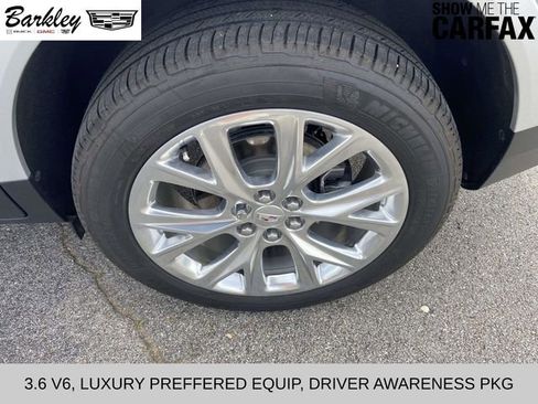 Used 2017 Cadillac XT5 Luxury w/ Driver Awareness Package FWD image 9