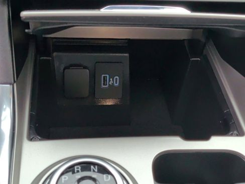 Used 2022 Ford Explorer Limited w/ Equipment Group 301A RWD image 32