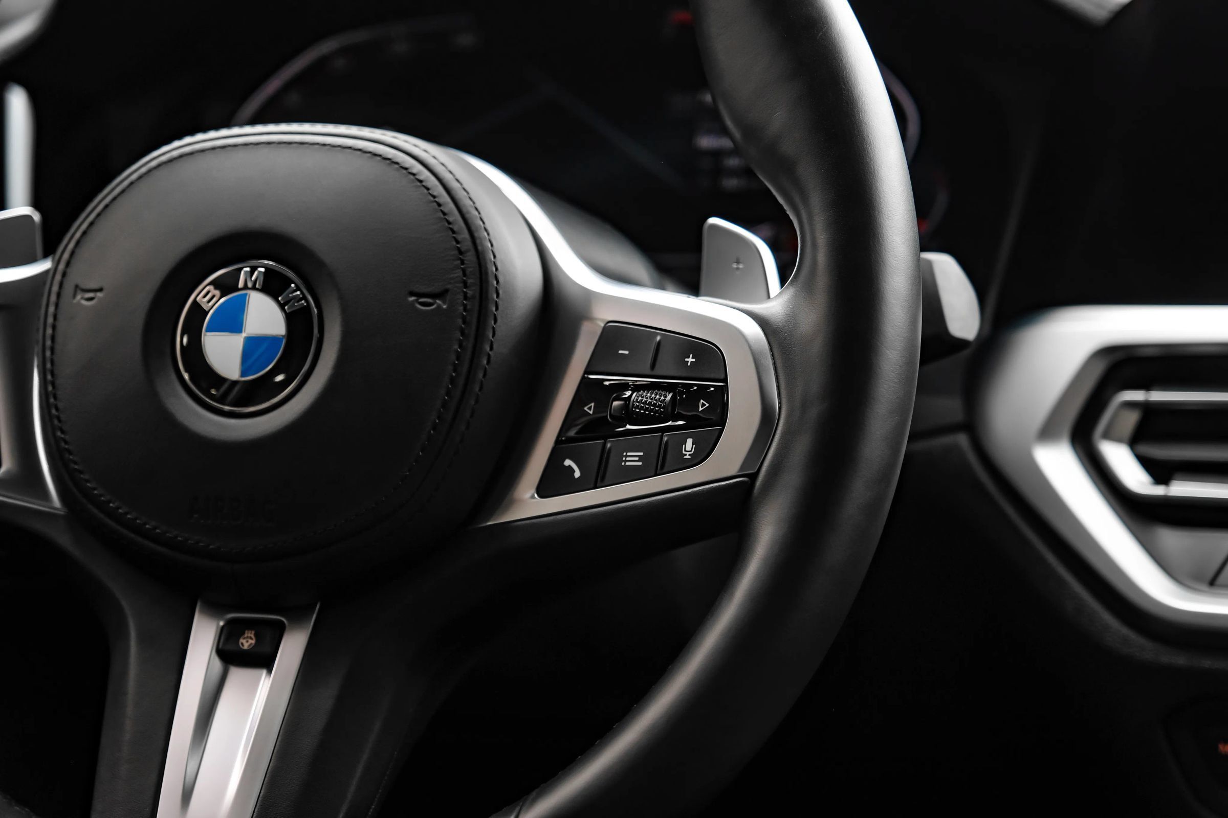 Used 2020 BMW 330i Sedan w/ M Sport Package RWD image 16