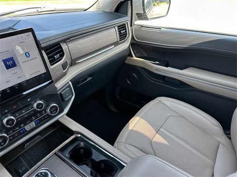 Used 2023 Ford Expedition Limited image 29