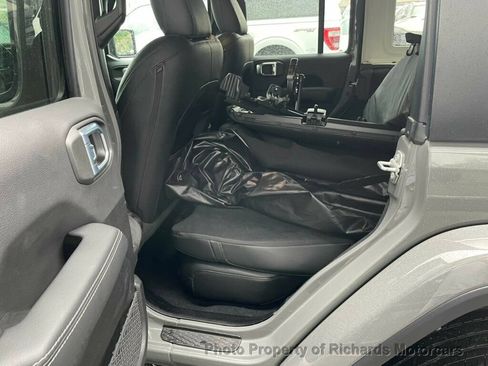 Used 2021 Jeep Wrangler Unlimited Sahara w/ Dual Top Group AWD/4WD image 14