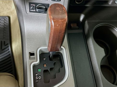 Used 2011 Toyota Sequoia Platinum image 25