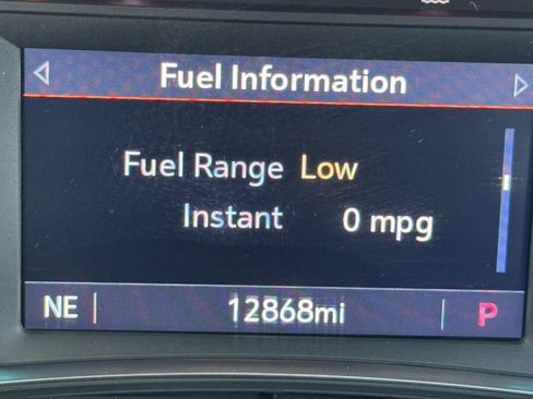 Used 2023 Chevrolet Traverse RS image 18