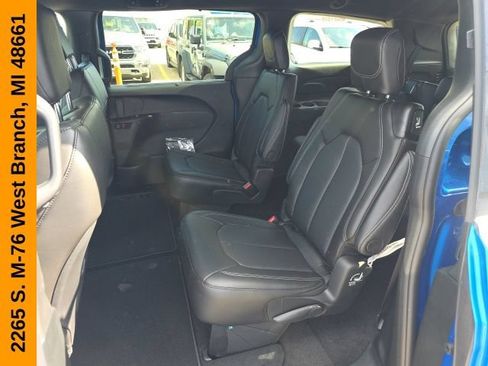 New 2027 Chrysler Pacifica Select AWD/4WD image 35