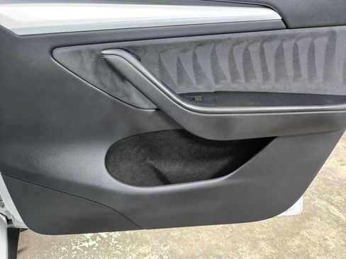 Used 2024 Tesla Model Y Long Range AWD/4WD image 49