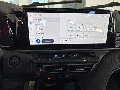 Used 2025 Toyota Camry SE image 27