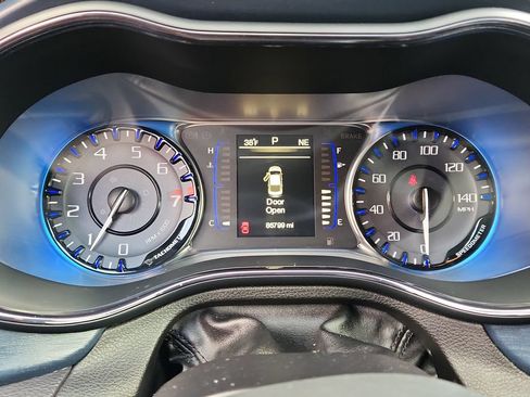 Used 2015 Chrysler 200 S AWD/4WD image 19