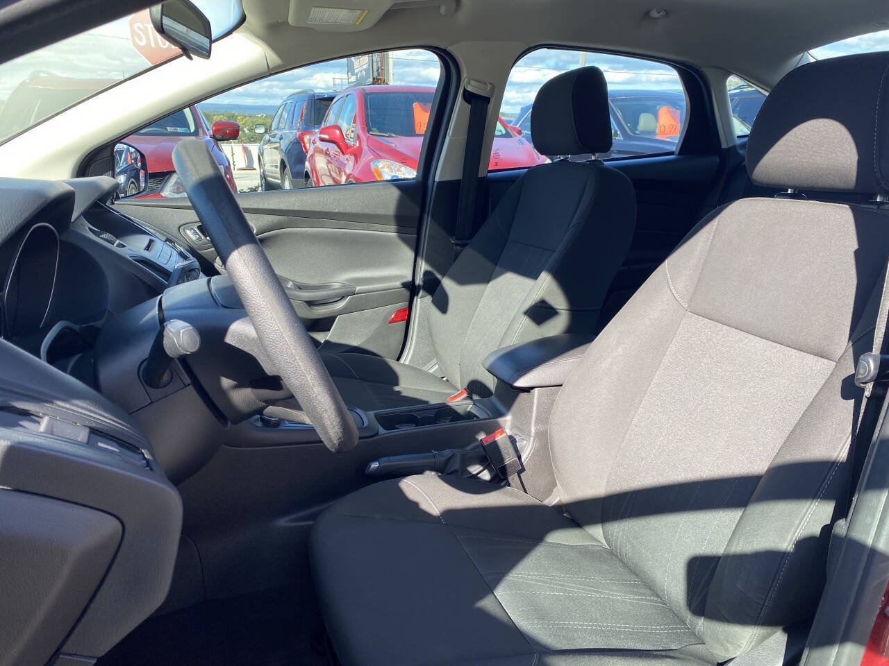 Used 2015 Ford Focus SE FWD image 11