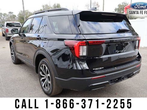 Used 2025 Ford Explorer ST-Line image 3