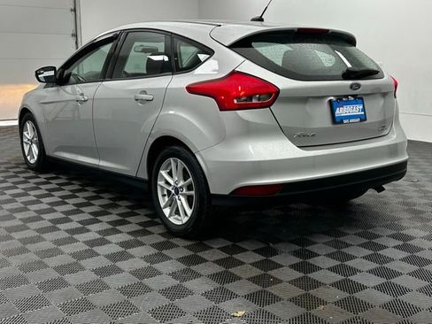 Used 2016 Ford Focus SE w/ SE Power Seat Package image 10
