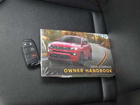 Used 2024 Jeep Compass Limited AWD/4WD image 11