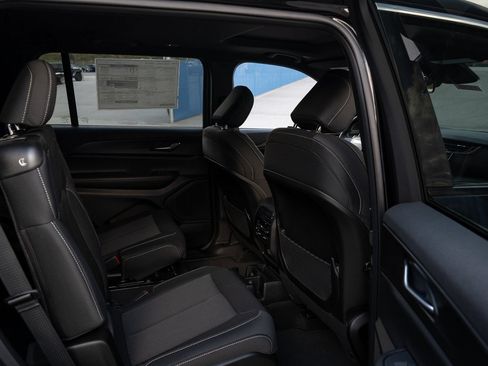 Used 2025 Jeep Grand Cherokee L Laredo RWD image 21