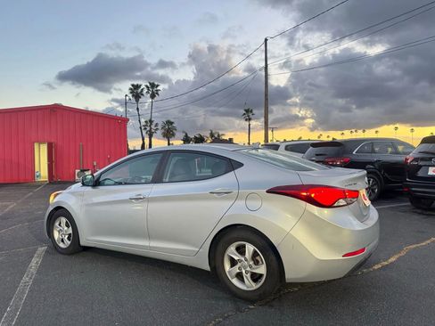 Used 2015 Hyundai Elantra SE image 4