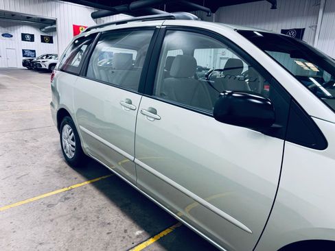 Used 2006 Toyota Sienna CE image 18