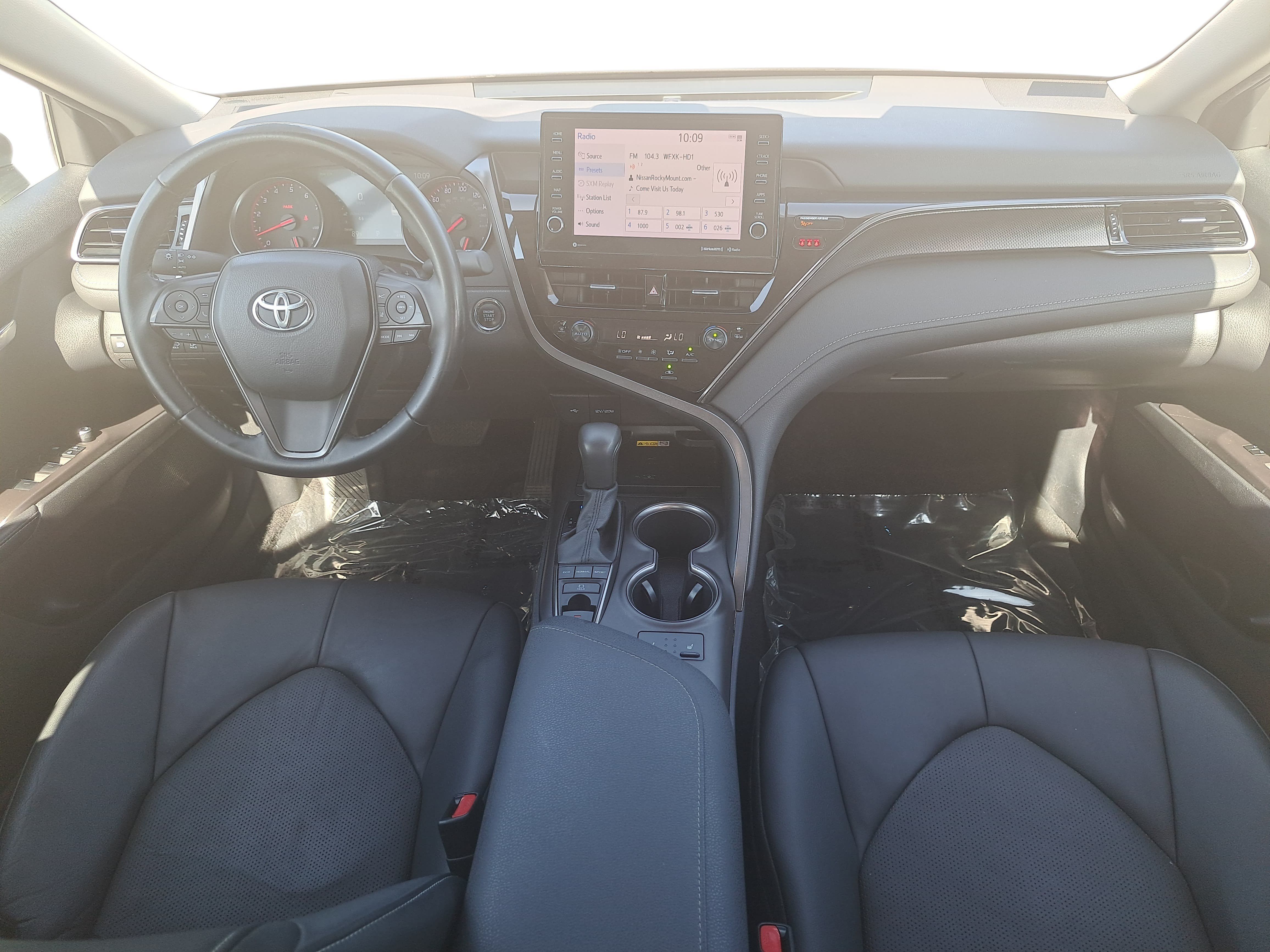 Used 2022 Toyota Camry XSE FWD image 9